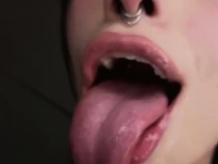 Amateur webcam girl masturbate big dildo