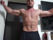 HOT BODYBUILDER flexing MUSCLE WORSHIP on cam