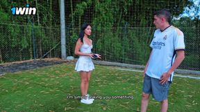 Young Colombian babe gives it up for the first time