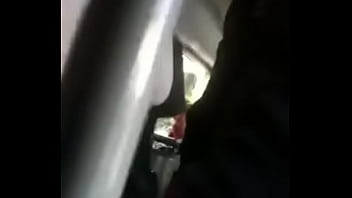 Un sabroso culito en el micro