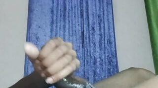 Ev yapımı, çoraplı tek başına bir kız, büyük bir BBC'ye el ile tatmin ve muazzam bir boşalma yaşatıyor.