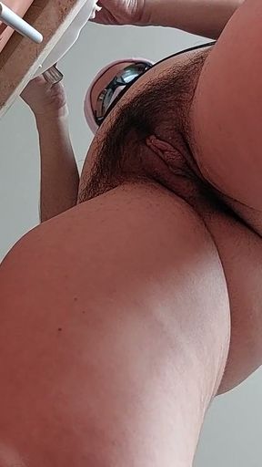 An amateur mom prepares breakfast. Hairy Latina, big, big ass.   Clip 1