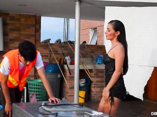 HOUSEWIFE GETS DRILLED BY ELECTRICIAN TO BE REWARDED
