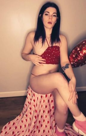 Cumslut Looking for A Hard Cock to Use on Valentines Day