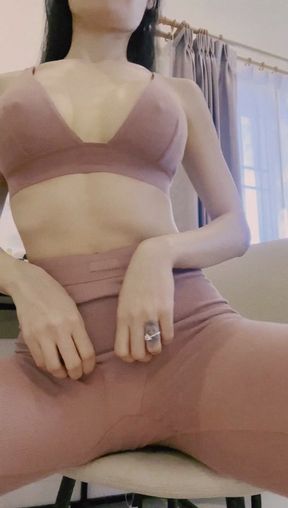 (New Solo)🩷 I Spread My Lips 🩷(6m 46s) Watching Arsenal vs United and got so wet, supposed to fitness but I just HAD to cum.