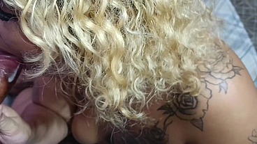 Brincadeira lésbica com intruso