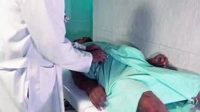 medico nao aguentou ver seu paciente nu e acabou chupando e dando para ele
