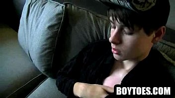 Amateur hunk rubbing on his feet on the couch