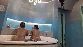 Behind the scenes in a bubble bath with lots of farts by Babi Ventura and Bruna Paes part 2