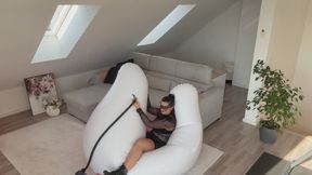 Walflosse aufpusten, reiten und zerstören - inflate a whale fin, ride it, and destroy it