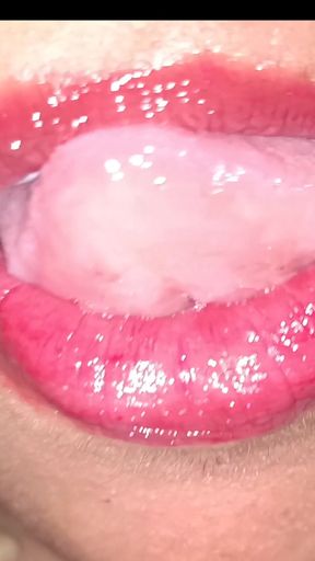 married women showing cute llip for her boyfriend   Clip 1