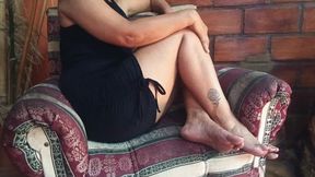 Scratching of feet due to never-ending itching (3)