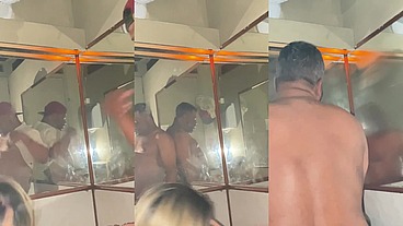Realizando o fetiche do boy fumando um cigarro e mamando a pica dele, delícia de foda