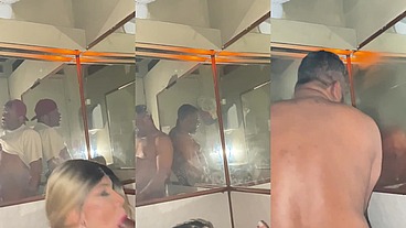 Realizando o fetiche do boy fumando um cigarro e mamando a pica dele, delícia de foda