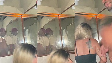 Realizando o fetiche do boy fumando um cigarro e mamando a pica dele, delícia de foda