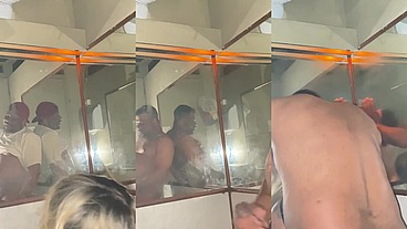 Realizando o fetiche do boy fumando um cigarro e mamando a pica dele, delícia de foda
