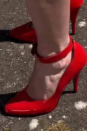 Fucking Brunette with Big Ass in Forest Until She Takes BDSM Training