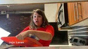 HUGE sneeze fit while doing dishes