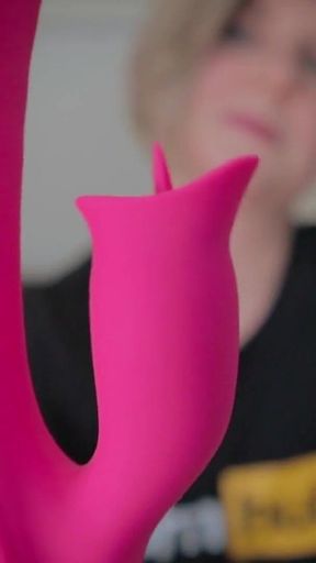 Unboxing and Review of the Unvomi Pulsating Rabbit Vibrator From Paloqueth with Housewife Ginger