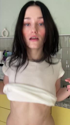 Ronya Qiwi invites you to her Fansly page
