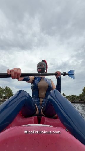 Canoeing like a pro on the canals in Fort Lauderdale 🌴🛶
Luckily it was somewhat cloudy that day, but still super hot.
