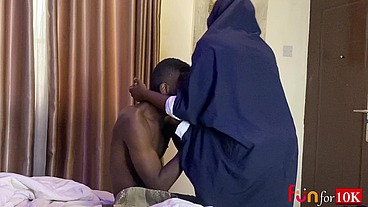 Northern hausa lady sneaks into hotel room to get fucked by her boy toy