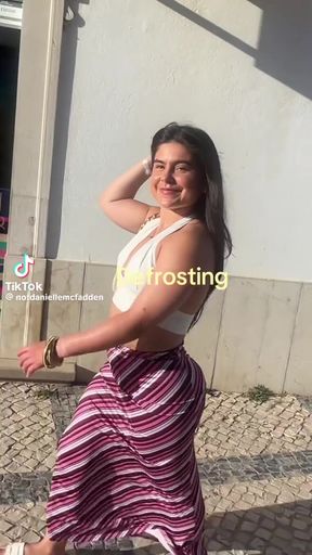 Teeny bopper flaunts her big booty