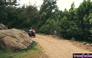 Teen makes out with shemale and gets fucked outdoors