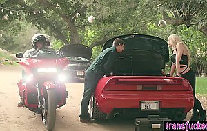 Teen makes out with shemale and gets fucked outdoors