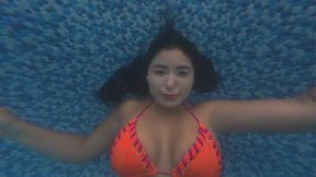 Alejandra Palacios Takes on an Underwater Breathing Challenge