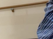 【人妻・不倫・露出風】激しく逝く！旅館の廊下で見せつけオナニー！