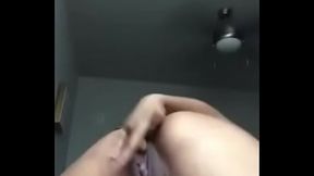 Light skin thot play wit pussy