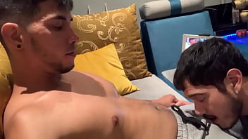 Sexy hetero muscular tatted up seduce me for 3 time through whatsapp to get me to suck him off his own video to provoque me at the end