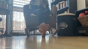 DIRTY SOLES IGNORE, WHILE READING A BOOK - MP4 Mobile Version