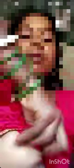Desi bhabhi ne video call pe gand aur chut dikhai