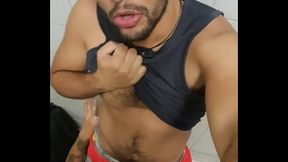 Chupando a pica, o rabo e sendo mamado pelo trabalhador no box do banheiro ao amahecer - 03