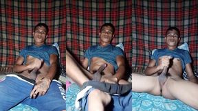 cafucu gostoso e pirocudo batendo uma punheta gostosa e fumando