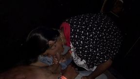 novinha ninfeta foi conhecer o swing e arrumou dois pirocudos pra gozar na boca dela no glory hole jasmine santanna