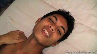 Twink gay magri che si scopano il culo a vicenda