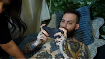MEU NAMORADO CORNO TAVA JOGANDO QUE NEM UM VIADINHO MAS FUDI ELE COM MINHA BUCETA MESMO ASSIM - TIV MODELS FETISHES BRAZIL