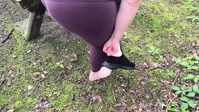 Pussy&#x270C; rubbing on picnic table