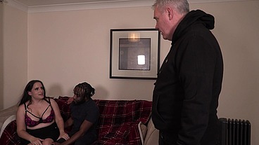Hotwife cuckolds her husband after he cheats!