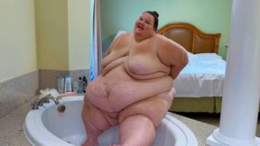 SSBBW Bathes in Jacuzzi Tub