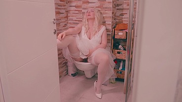 The bride gets fucked hard before the wedding; her future husband needs to realize that his fate is to be a cuckold
