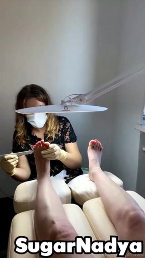 Nataligreen Does a Bright Pedicure on Sexy Legs Sugarnadya