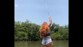 Pescando usando shorts curtinho