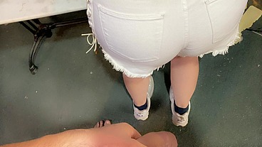Luna doesn't refuse his big cock in her ass to take a break
