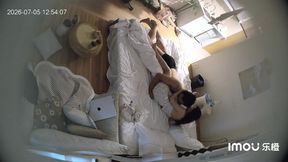 流出樂橙酒店精品台偷拍❤️攝影師給平面模特女友送花發起浪漫猛烈攻勢操了她幾天酒店3