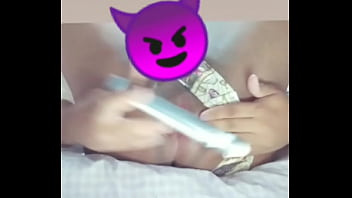 Cdzinha safada brincando com os melhores cuzinho