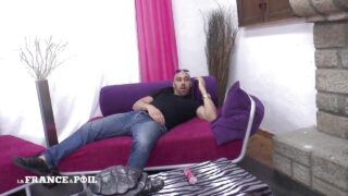 Con ả dâm đãng nhận lấy nó đâm sâu vào hậu môn